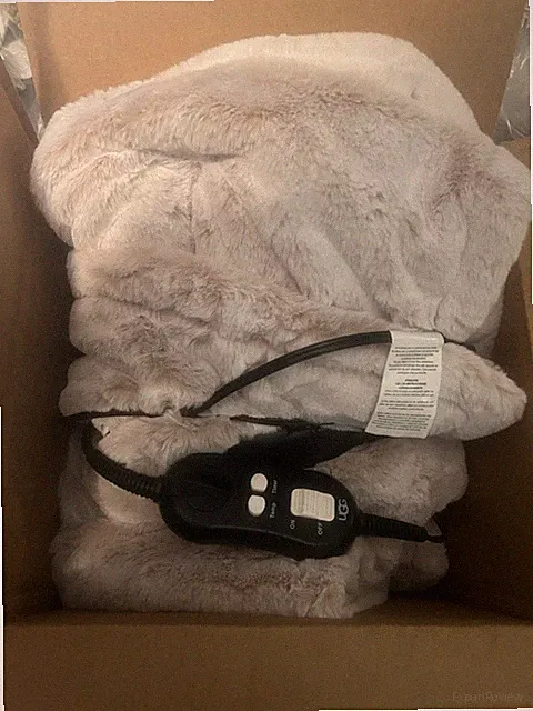 EUC ugg beige tan dawson 50x70in faux fur heated electric blanket throw
