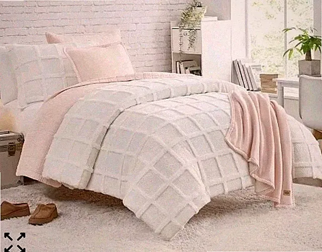 LUXURY UGG Hardison Full/Queen Comforter Set-90" X 92"/ 2 Shams 20" X 26"/ Snow