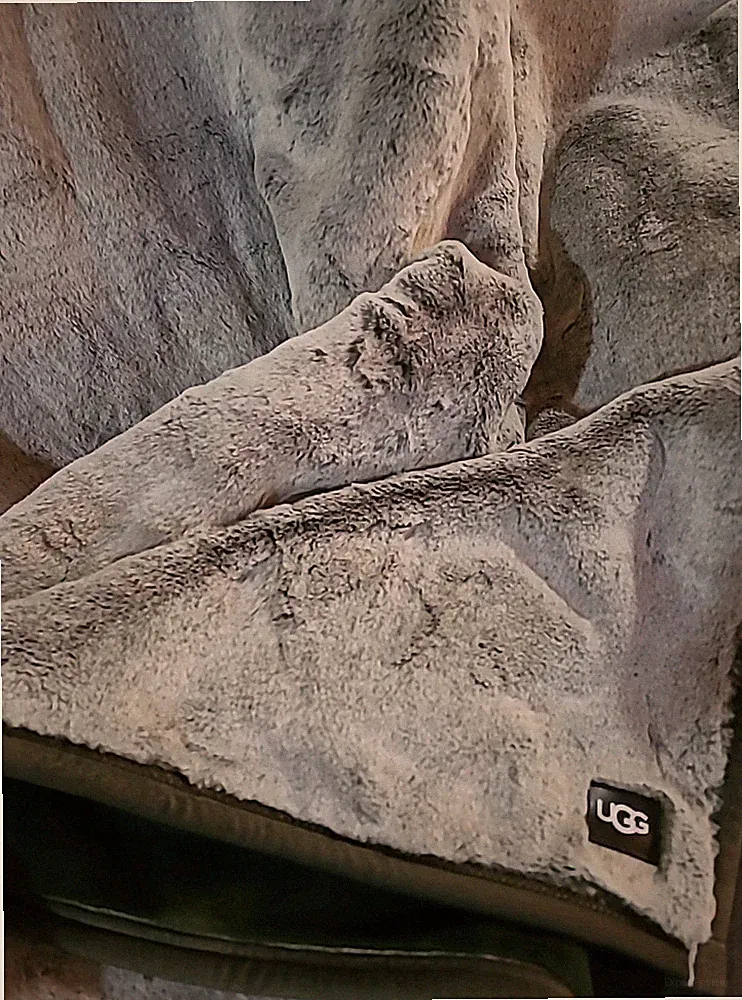 Luxury UGG Reversible Throw Blanket Faux Fur Rabbit 50"x 70" Grayish Green