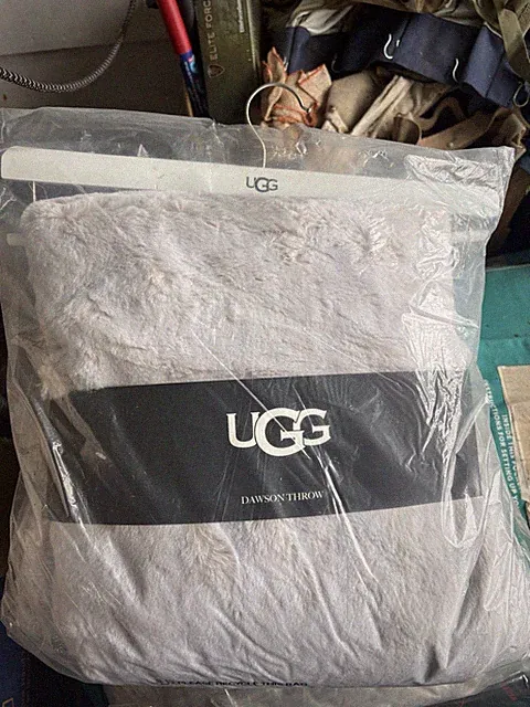 NEW UGG Dawson Throw Blanket Faux Fur Soft Plush 50x70 Gray