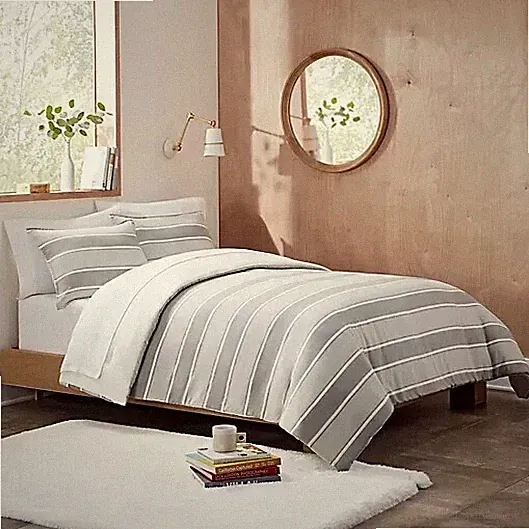 UGG Devon 2-Piece Twin/Twin XL Duvet Cover Set in Seal Gray Stripe