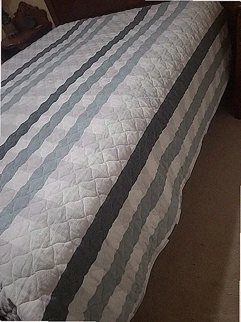 UGG Quilted Full/Queen Comforter/ Microplush/Micromink 88 X88" Multi Green White