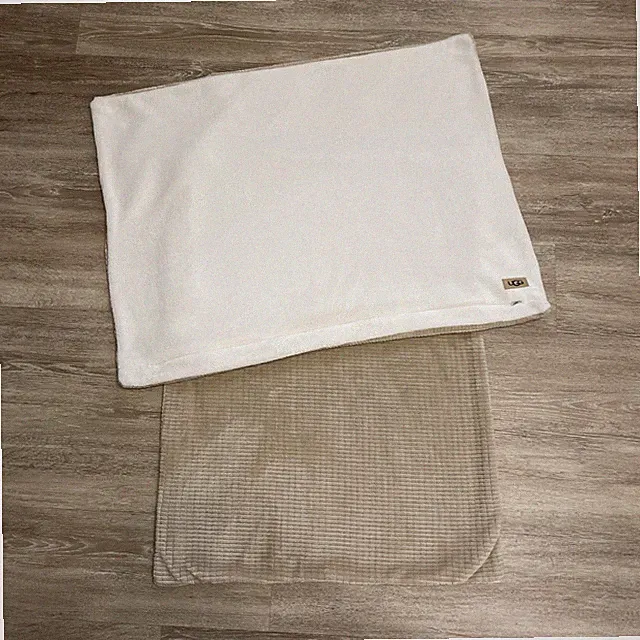 UGG Set Of 2 Standard Size 19x26 Shams White Tan Velour Zipper Closure Soft Cozy